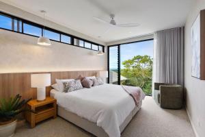 Solis Villas - Beachfront, EV charger & Lift