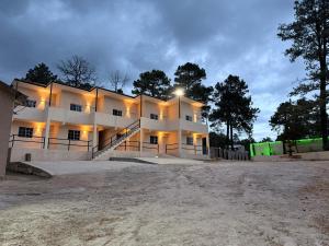 HOTEL Y CABAÑAS El PINO