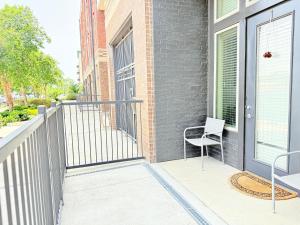 Modern Elegance Simple Living Frisco