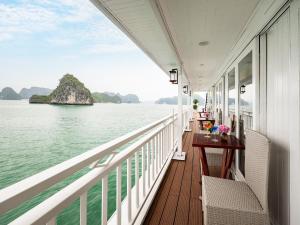 Cozy Bay Grand Cruise