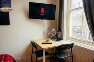West Kensington 1BR 1-Min Tube Heathrow Direct