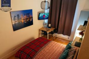 West Kensington 1BR 1-Min Tube Heathrow Direct