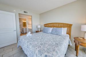 Amazing Baywatch 3BR w Pools Direct Ocean Front