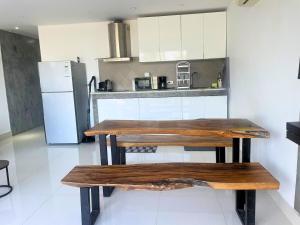 2BR Sea View Apartment with Balcony Chaweng
