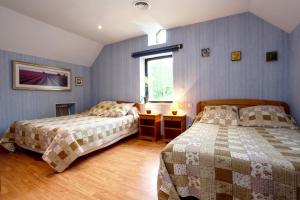 Maisons d'hotes Chambres d'hotes Les Peyrouses : Chambre Double