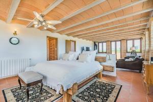 Finca With Large Pool On 5,000 M² Plot In Mallorca