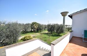 3 Bedroom Pet Friendly Apartment In Pescia Romana