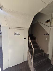 浅草花日美居 Asakusa Hanahi 102 Twin Bedroom 4 min walk to Asakusa Temple Direct subway access to Narita Haneda Airport Hosts listings areat the same address