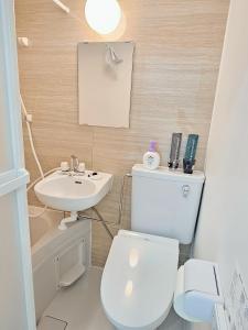 浅草花日美居 Asakusa Hanahi 102 Twin Bedroom 4 min walk to Asakusa Temple Direct subway access to Narita Haneda Airport Hosts listings areat the same address