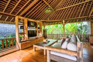 Grand 5BR Luxury Estate with Massive Pool & Garden