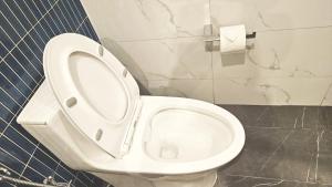 Phòng view biển tầng cao tại ICON40 Hạ Long