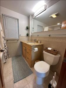 -No17- Comfy Private Room in a House - Walking distance to Boston College and Green Line T Station - Centrally Located at Brighton Boston