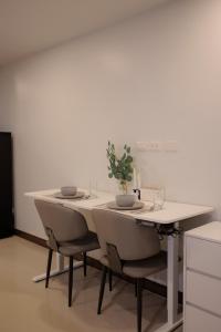 Elegant Modern White Suite