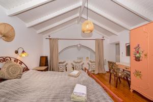 Astrelis Emerald Villa - Cozy House Walking Distance to the Beach