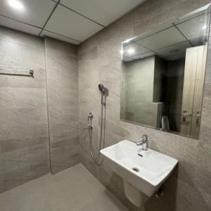 Stayverse noida