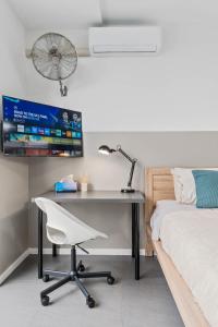 36B Studio Abnb-style Cozy Balcony 12 min walk Train