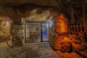 DEEP CAVE House