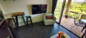 Bel Appartement T2 avec Vue Mer & Piscine à Chaweng hill