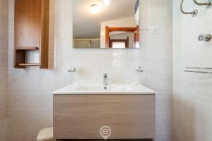 Enchanting Seaview Getaway img27