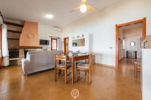 Enchanting Seaview Getaway img11