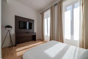 JOIVY Large 6-Bed Stay with Terrace near the Colosseum