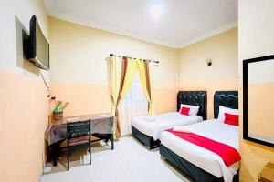 RedDoorz at Hotel Dieng Berastagi