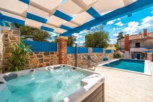 Stone Holiday house Zara with jacuzzi