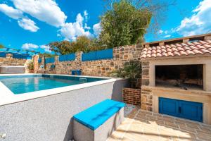 Stone Holiday house Zara with jacuzzi