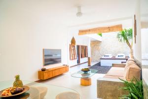 Unique 3BR Designer Villa with Sunny Pool & Deck