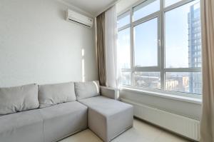 12-214 Central Park, John McCain 7, Kyiv centre, stunning city view, 15 kW backup power, Petrovdom Apartment