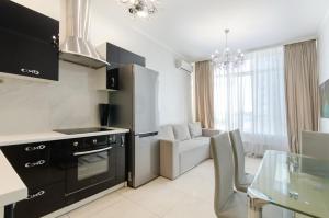 12-214 Central Park, John McCain 7, Kyiv centre, stunning city view, 15 kW backup power, Petrovdom Apartment
