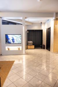 Omega Suites 30