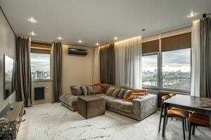 27 МММ ККК ЦП вхід з Філатова вулиця Джона Маккейна, 7