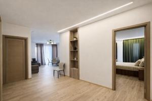 Designer Apt with Panoramic View & Free Parking