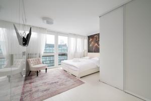 Grzybowska 14th Floor Royal Apartment by BookingHost