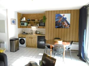 Appartement 2 à 4 personnes à 50 m de locéan WIFI MERLIN