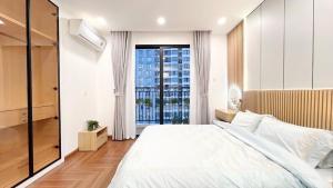 AURA LUXURY STAY - Vinhomes Time city