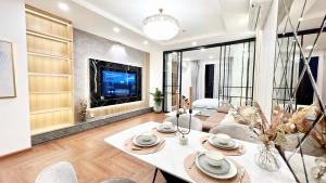 AURA LUXURY STAY - Vinhomes Time city