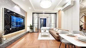 AURA LUXURY STAY - Vinhomes Time city
