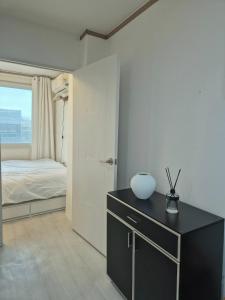 동대문역 3분 넓은 거실 #공항버스5분 #짐보관 #큰식탁 #청계천산책 #라면자동조리기계 #어메니티제공