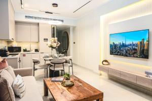 LUX Location 2BR with Sea Sunset & Ain Dubai views