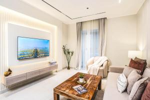 LUX Location 2BR with Sea Sunset & Ain Dubai views