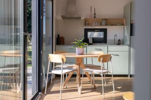 Tiny House by the water in Oud Ade - Tuin van Keet - 24