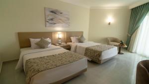 Palm Beach Resort Families and Couples only