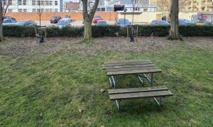 Spacious 2-room Apartment Newly renovated Quiet area - 4min Metro to Old Town