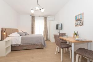 Studio Apartments Lovrić