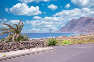 Bungalow Famara - Canary Soul - Ocean views - Beach 2 min By Lanzarote Vacation Homes