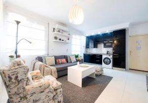 Steps from Alcazar Mosque. Heart of St Basilio