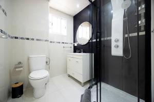 Steps from Alcazar Mosque. Heart of St Basilio