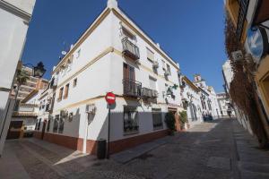 Steps from Alcazar Mosque. Heart of St Basilio